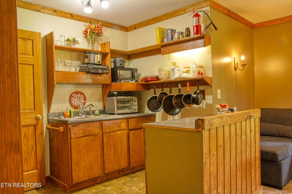 Jamestown, Tennessee, 38556, United States, 12 Bedrooms Bedrooms, ,11.5 BathroomsBathrooms,Residential,Forsale,1905421