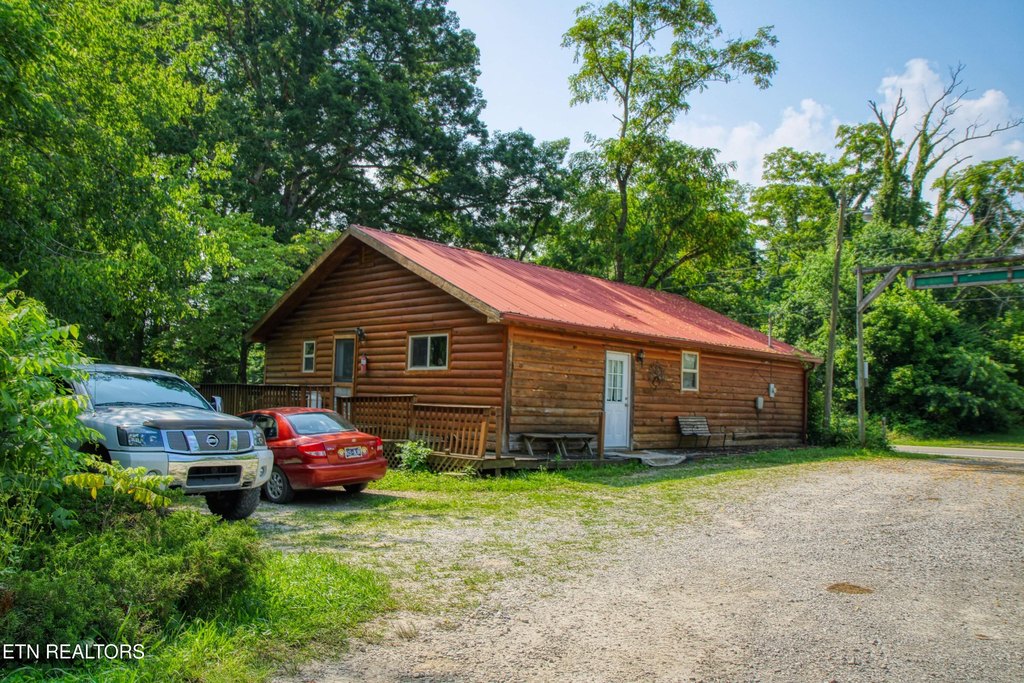 Jamestown, Tennessee, 38556, United States, 12 Bedrooms Bedrooms, ,11.5 BathroomsBathrooms,Residential,Forsale,1905421