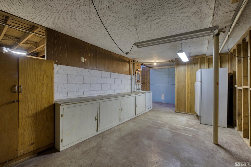 Reno, Nevada, 89503, United States, 4 Bedrooms Bedrooms, ,2.5 BathroomsBathrooms,Residential,Forsale,1910283