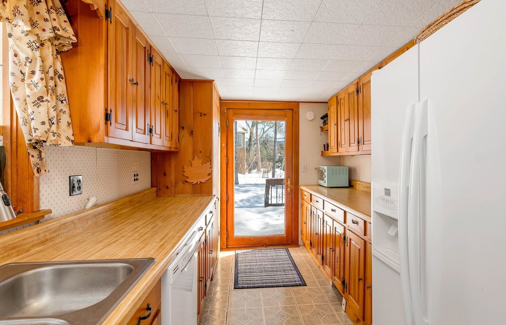 Gilford, New Hampshire, 03249, United States, 5 Bedrooms Bedrooms, ,2 BathroomsBathrooms,Residential,Forsale,1909963