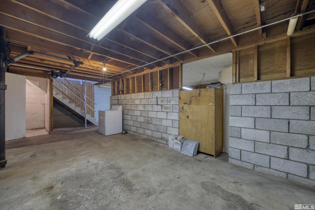 Reno, Nevada, 89503, United States, 4 Bedrooms Bedrooms, ,2.5 BathroomsBathrooms,Residential,Forsale,1910283