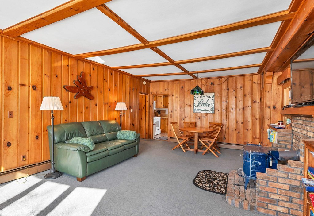 Gilford, New Hampshire, 03249, United States, 5 Bedrooms Bedrooms, ,2 BathroomsBathrooms,Residential,Forsale,1909963