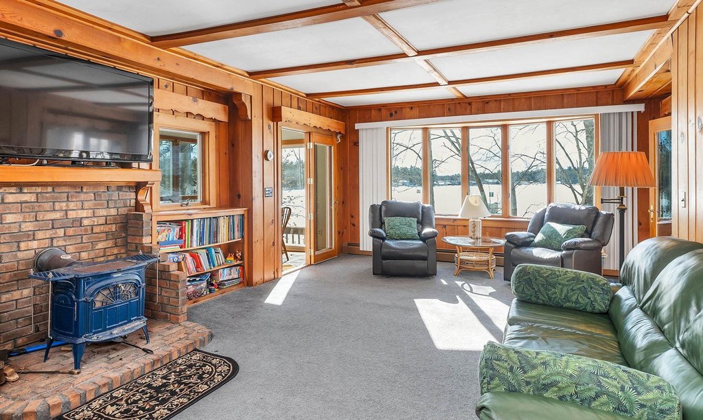 Gilford, New Hampshire, 03249, United States, 5 Bedrooms Bedrooms, ,2 BathroomsBathrooms,Residential,Forsale,1909963