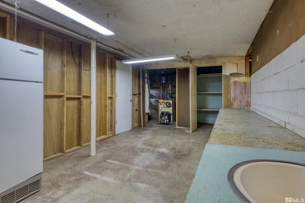 Reno, Nevada, 89503, United States, 4 Bedrooms Bedrooms, ,2.5 BathroomsBathrooms,Residential,Forsale,1910283