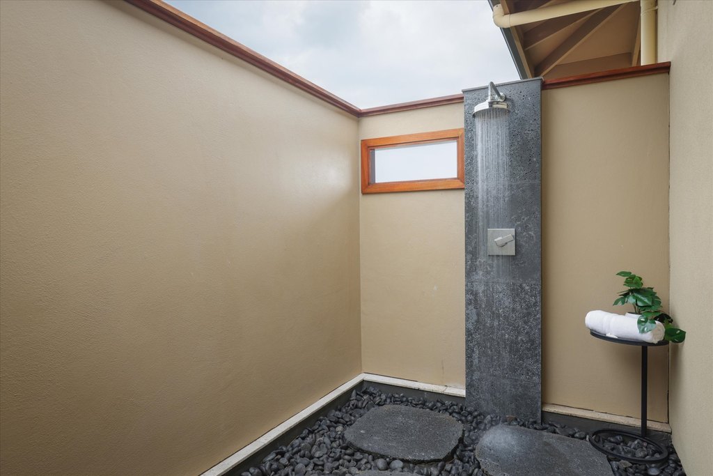 Holualoa, Hawaii, 96725, United States, 7 Bedrooms Bedrooms, ,6 BathroomsBathrooms,Residential,Forsale,1886659