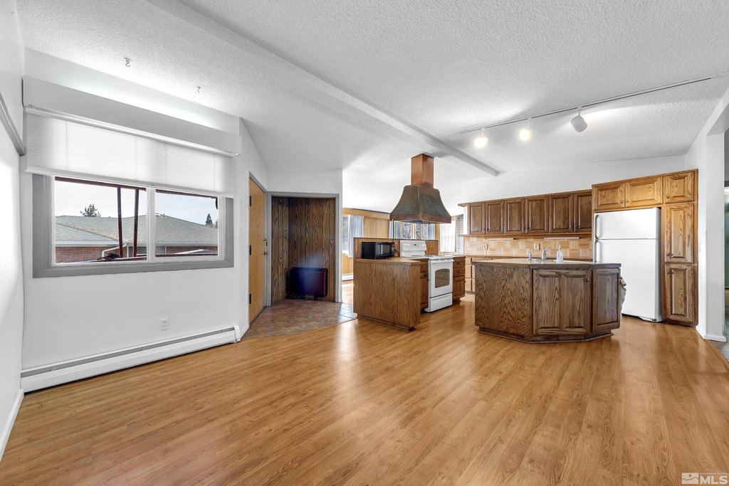 Reno, Nevada, 89503, United States, 4 Bedrooms Bedrooms, ,2.5 BathroomsBathrooms,Residential,Forsale,1910283