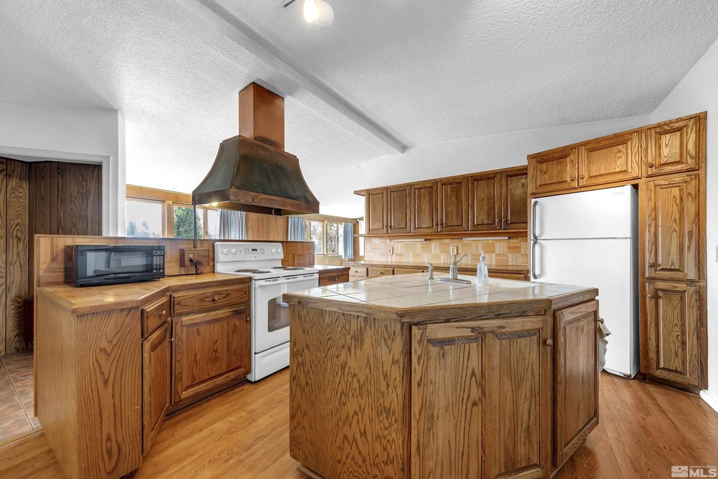Reno, Nevada, 89503, United States, 4 Bedrooms Bedrooms, ,2.5 BathroomsBathrooms,Residential,Forsale,1910283