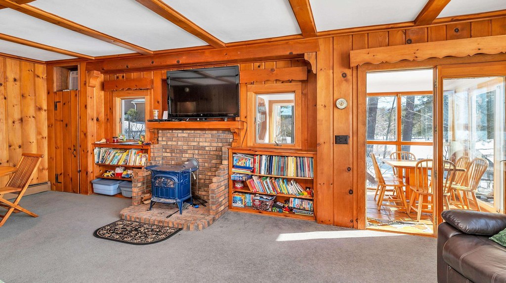 Gilford, New Hampshire, 03249, United States, 5 Bedrooms Bedrooms, ,2 BathroomsBathrooms,Residential,Forsale,1909963