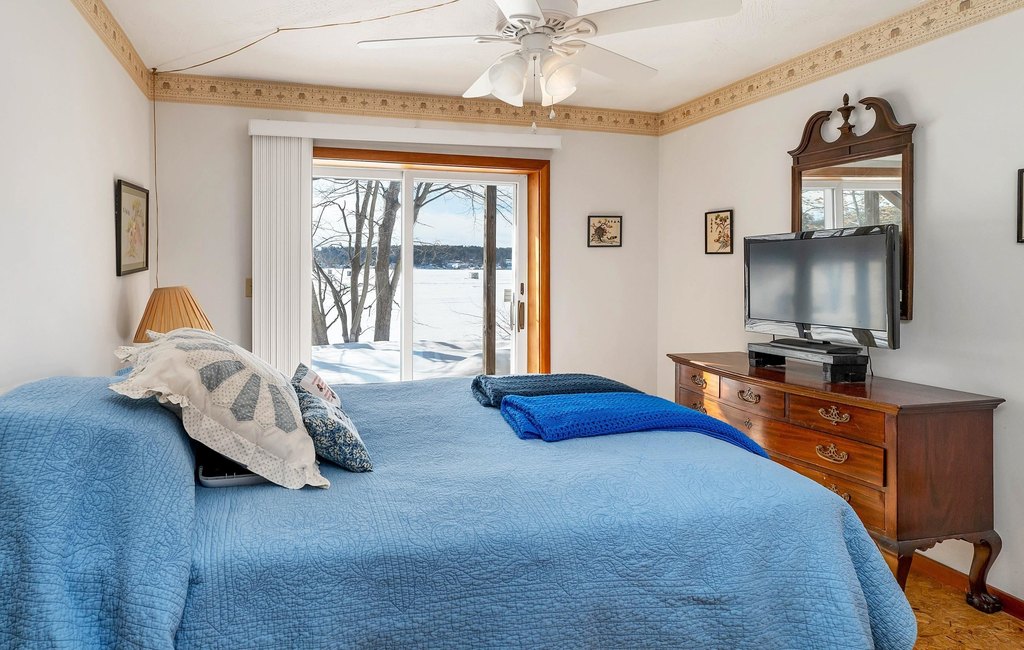 Gilford, New Hampshire, 03249, United States, 5 Bedrooms Bedrooms, ,2 BathroomsBathrooms,Residential,Forsale,1909963