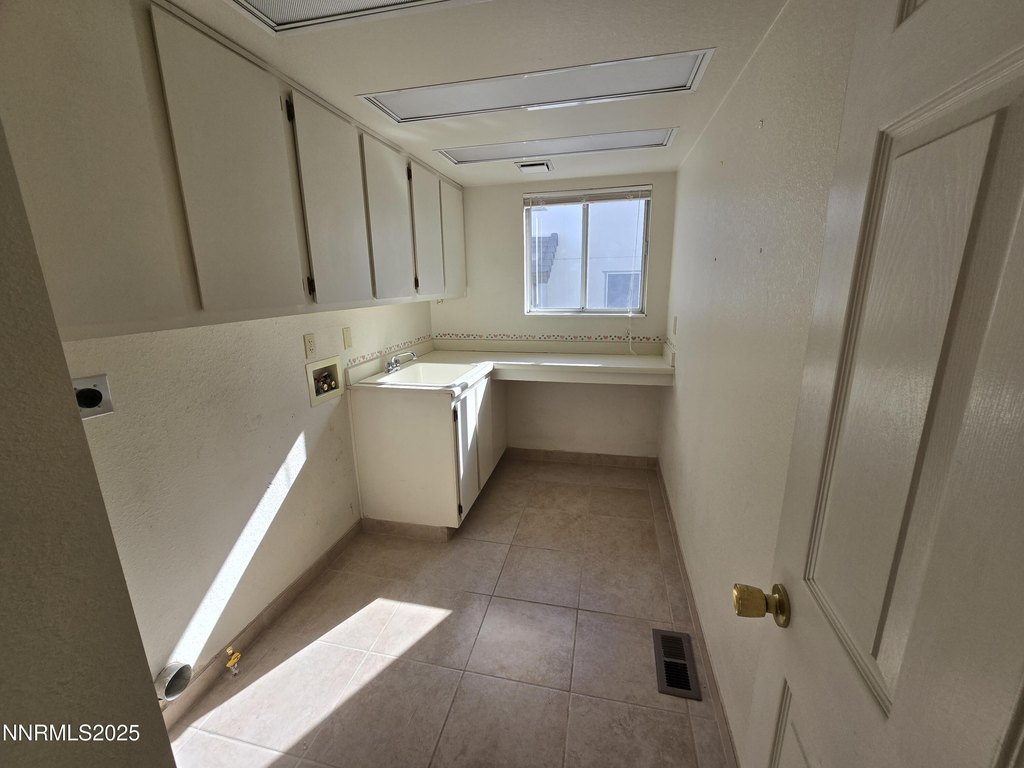 Reno, Nevada, 89511, United States, 4 Bedrooms Bedrooms, ,2.5 BathroomsBathrooms,Residential,Forsale,1910314