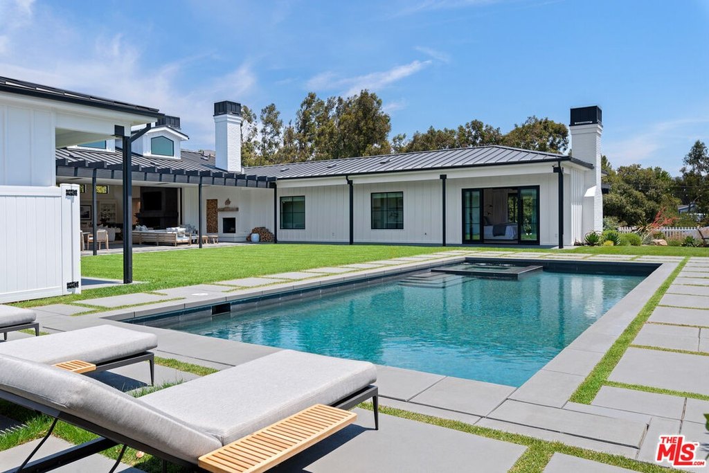 Malibu, California, 90265, United States, 4 Bedrooms Bedrooms, ,4.5 BathroomsBathrooms,Residential,Forsale,1946208