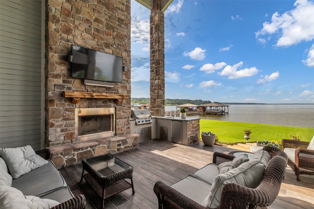 Livingston, Texas, 77351, United States, 6 Bedrooms Bedrooms, ,5 BathroomsBathrooms,Residential,Forsale,1889169