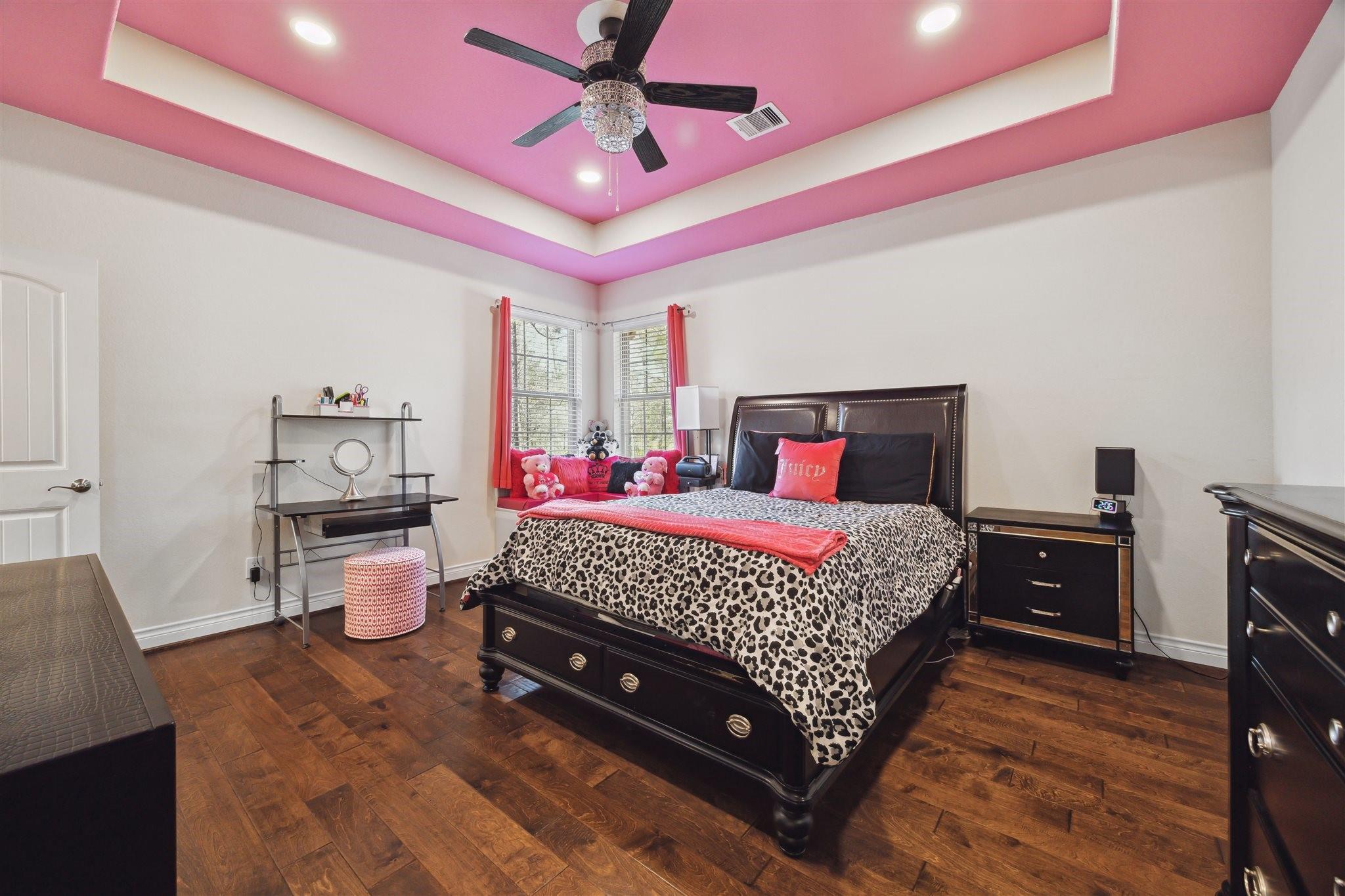 Montgomery, Texas, 77316, United States, 5 Bedrooms Bedrooms, ,4 BathroomsBathrooms,Residential,Forsale,1953089