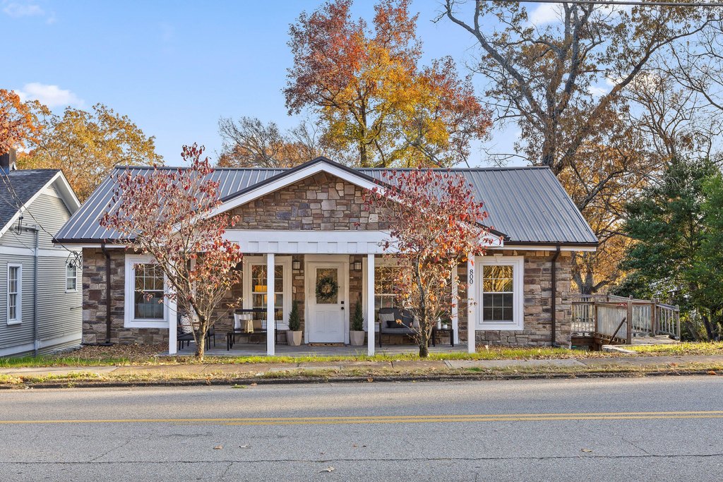 Chattanooga, Tennessee, 37405, United States, 4 Bedrooms Bedrooms, ,4 BathroomsBathrooms,Residential,Forsale,1922162