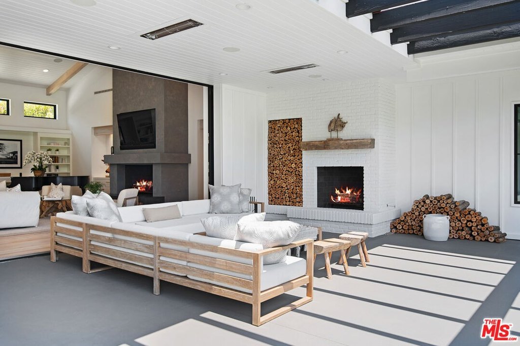Malibu, California, 90265, United States, 4 Bedrooms Bedrooms, ,4.5 BathroomsBathrooms,Residential,Forsale,1946208