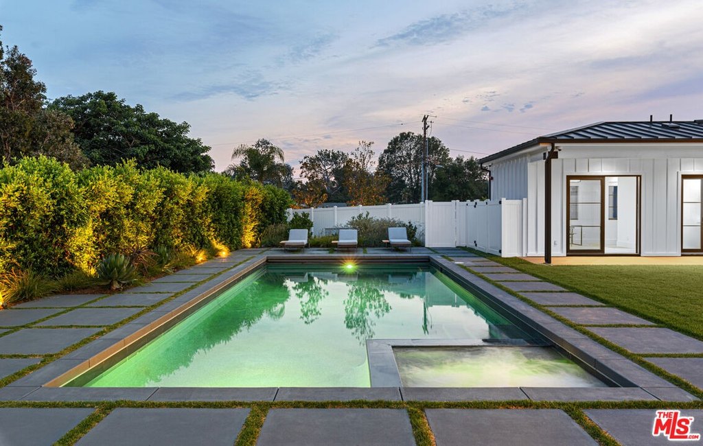 Malibu, California, 90265, United States, 4 Bedrooms Bedrooms, ,4.5 BathroomsBathrooms,Residential,Forsale,1946208