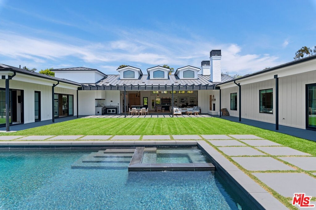 Malibu, California, 90265, United States, 4 Bedrooms Bedrooms, ,4.5 BathroomsBathrooms,Residential,Forsale,1946208