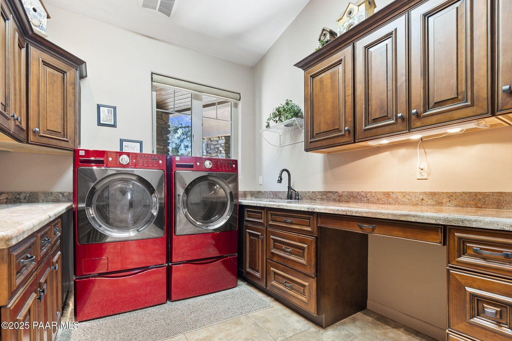 Prescott, Arizona, 86303, United States, 4 Bedrooms Bedrooms, ,4.5 BathroomsBathrooms,Residential,Forsale,1903148