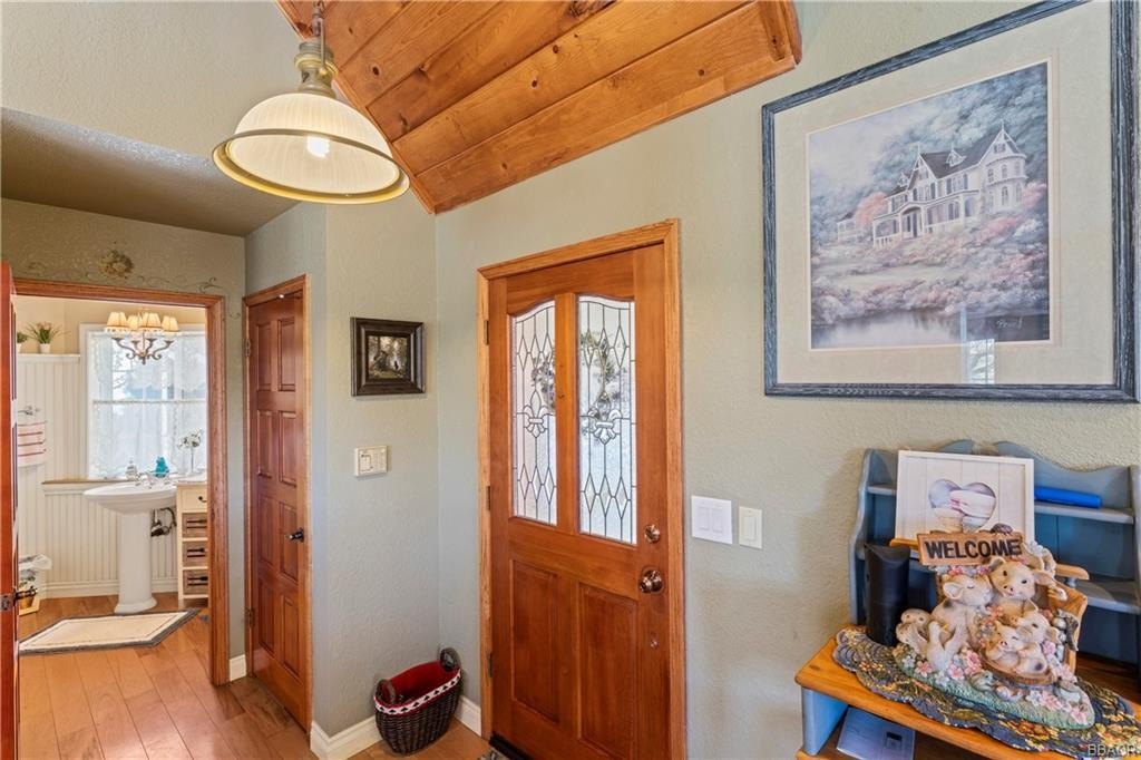 Lake Arrowhead, California, 92352, United States, 3 Bedrooms Bedrooms, ,3 BathroomsBathrooms,Residential,Forsale,1908061