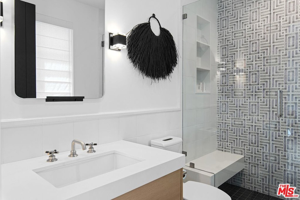 Malibu, California, 90265, United States, 4 Bedrooms Bedrooms, ,4.5 BathroomsBathrooms,Residential,Forsale,1946208