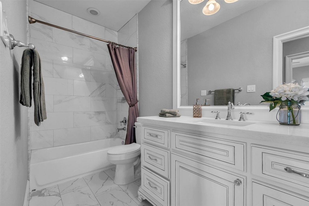 Livingston, Texas, 77351, United States, 6 Bedrooms Bedrooms, ,5 BathroomsBathrooms,Residential,Forsale,1889169