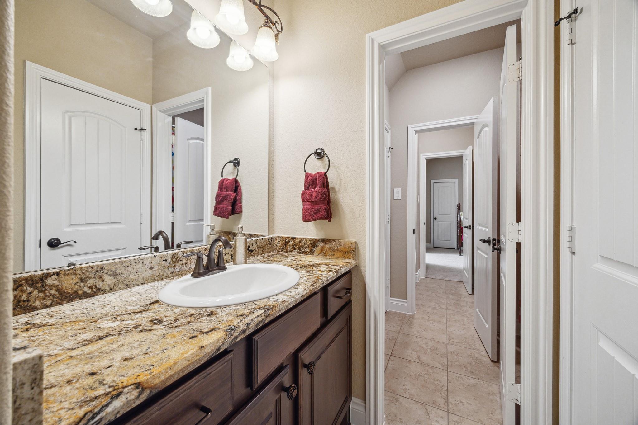 Montgomery, Texas, 77316, United States, 5 Bedrooms Bedrooms, ,4 BathroomsBathrooms,Residential,Forsale,1953089