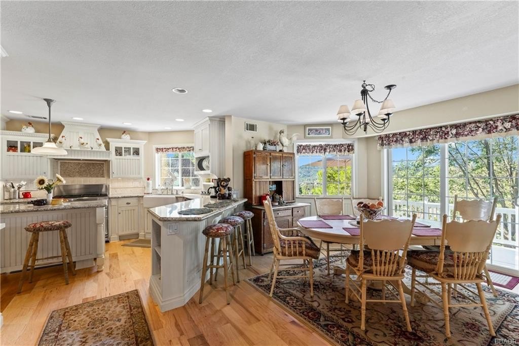 Lake Arrowhead, California, 92352, United States, 3 Bedrooms Bedrooms, ,3 BathroomsBathrooms,Residential,Forsale,1908061