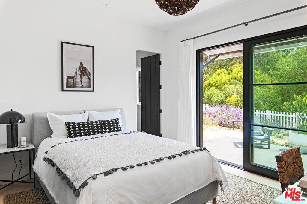 Malibu, California, 90265, United States, 4 Bedrooms Bedrooms, ,4.5 BathroomsBathrooms,Residential,Forsale,1946208