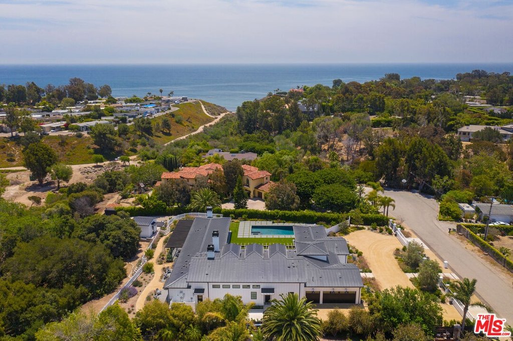 Malibu, California, 90265, United States, 4 Bedrooms Bedrooms, ,4.5 BathroomsBathrooms,Residential,Forsale,1946208