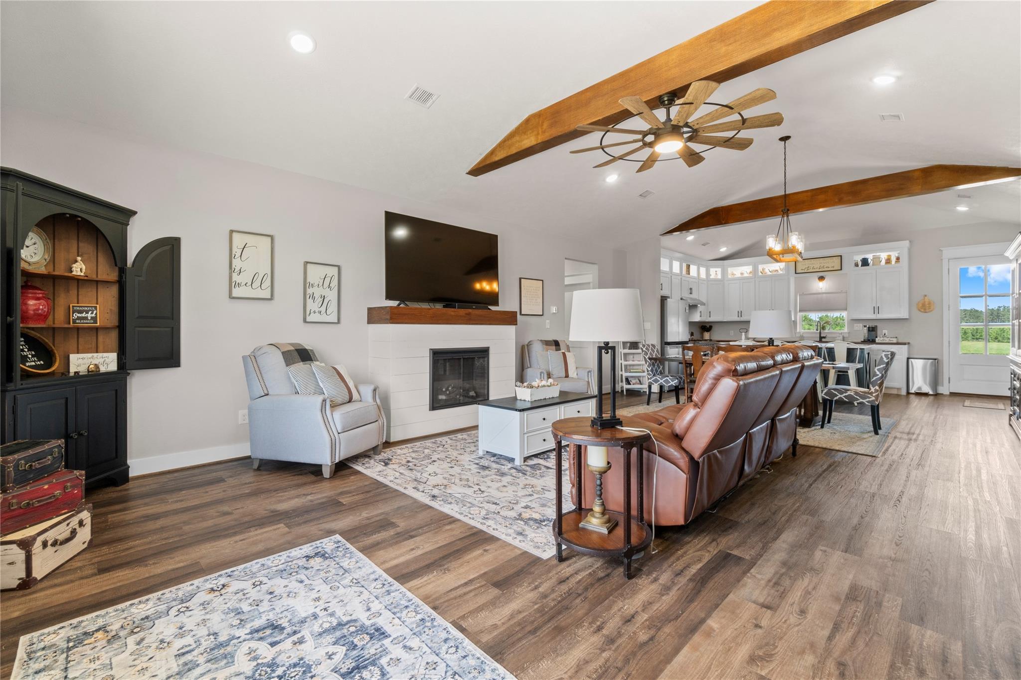 Livingston, Texas, 77351, United States, 3 Bedrooms Bedrooms, ,2 BathroomsBathrooms,Residential,Forsale,1889189