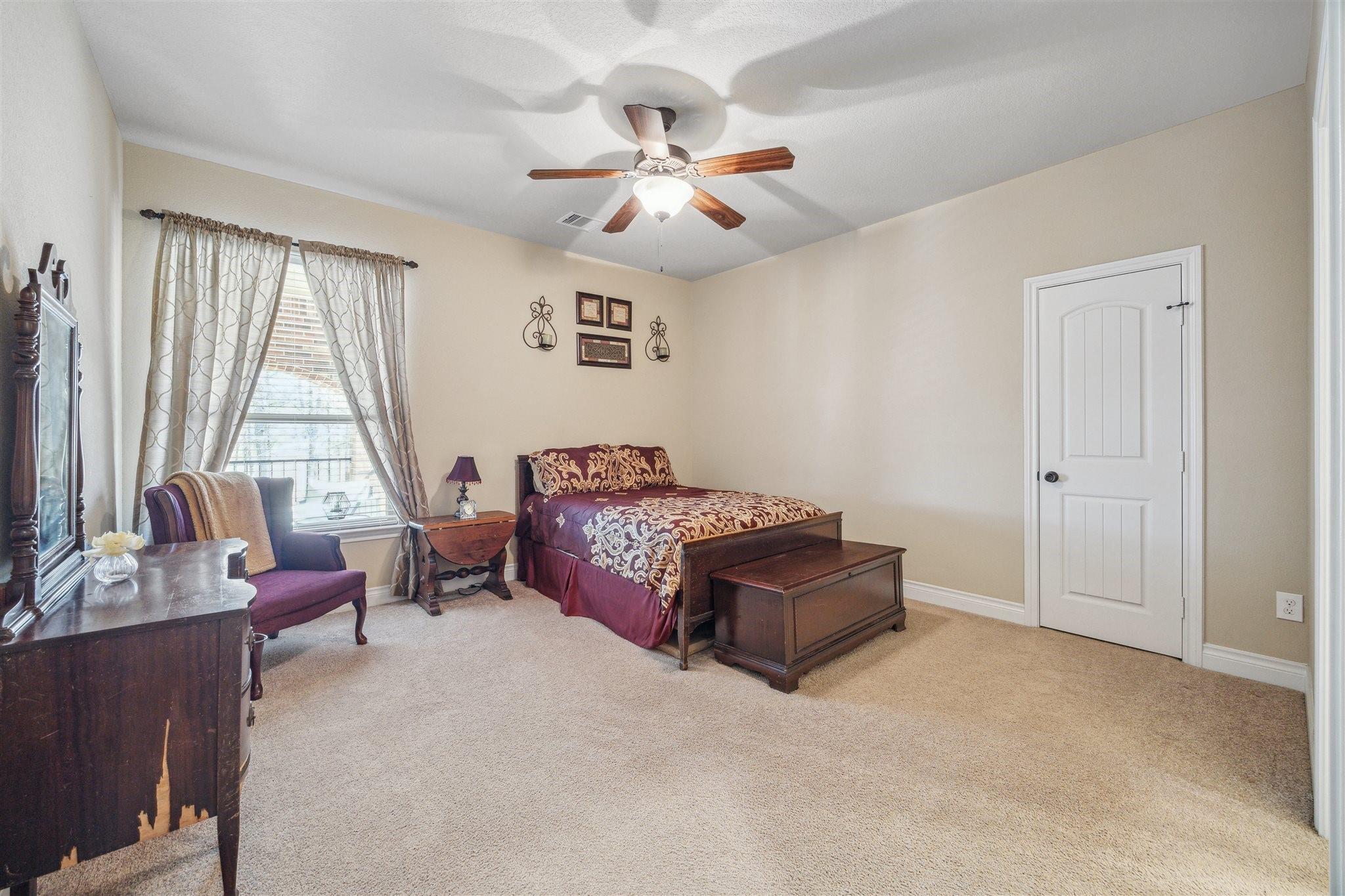 Montgomery, Texas, 77316, United States, 5 Bedrooms Bedrooms, ,4 BathroomsBathrooms,Residential,Forsale,1953089