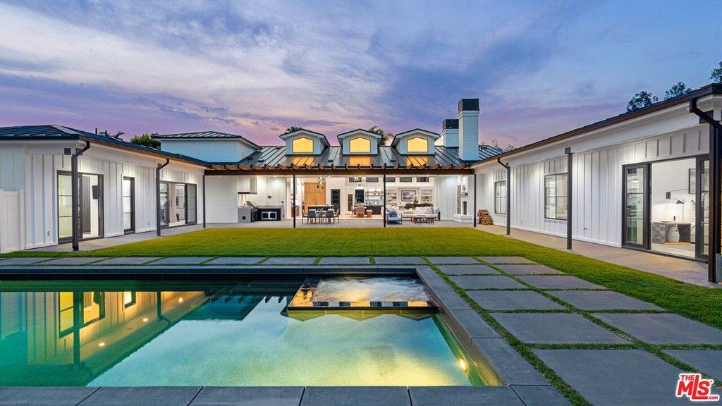 Malibu, California, 90265, United States, 4 Bedrooms Bedrooms, ,4.5 BathroomsBathrooms,Residential,Forsale,1946208