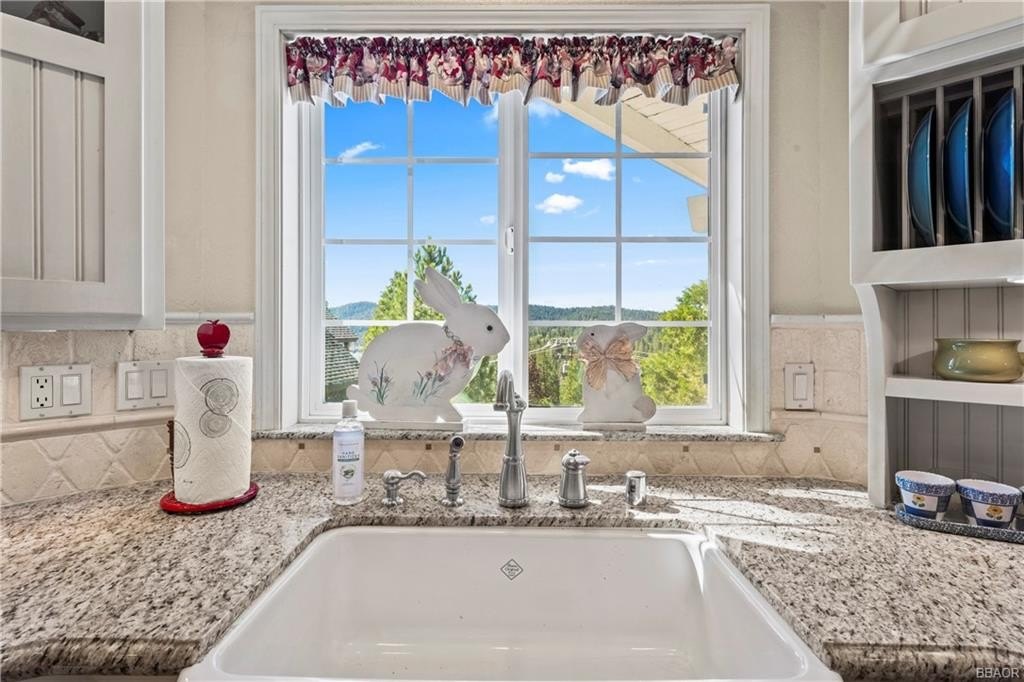 Lake Arrowhead, California, 92352, United States, 3 Bedrooms Bedrooms, ,3 BathroomsBathrooms,Residential,Forsale,1908061