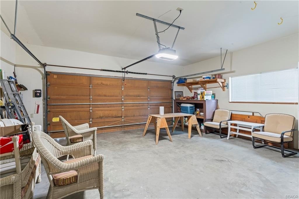 Lake Arrowhead, California, 92352, United States, 3 Bedrooms Bedrooms, ,3 BathroomsBathrooms,Residential,Forsale,1908061