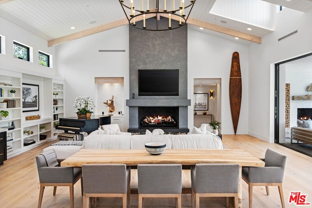 Malibu, California, 90265, United States, 4 Bedrooms Bedrooms, ,4.5 BathroomsBathrooms,Residential,Forsale,1946208