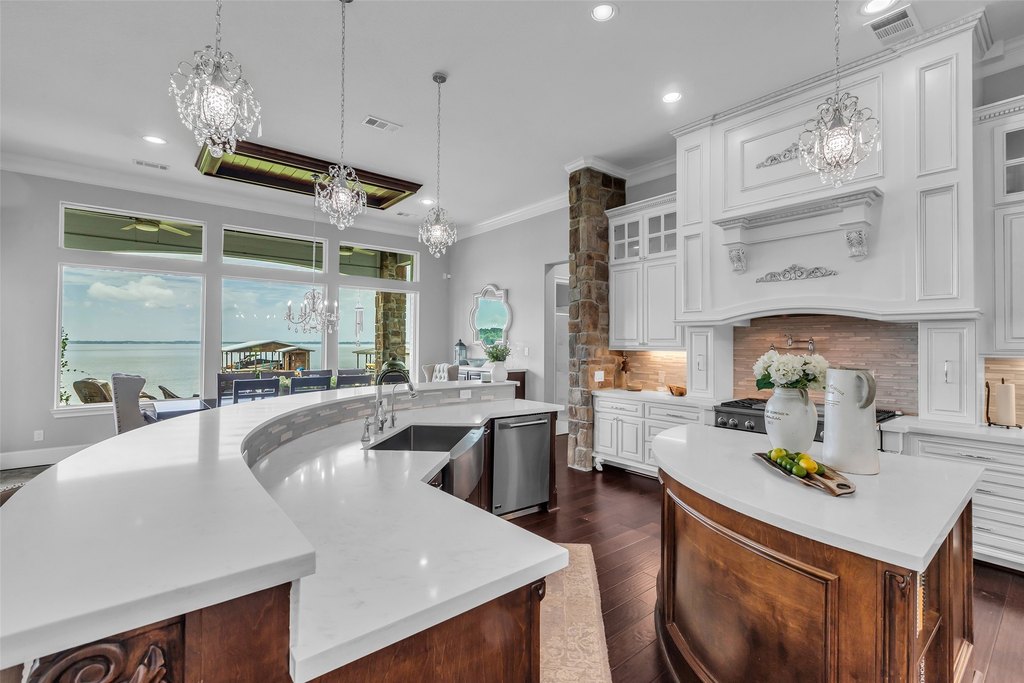 Livingston, Texas, 77351, United States, 6 Bedrooms Bedrooms, ,5 BathroomsBathrooms,Residential,Forsale,1889169