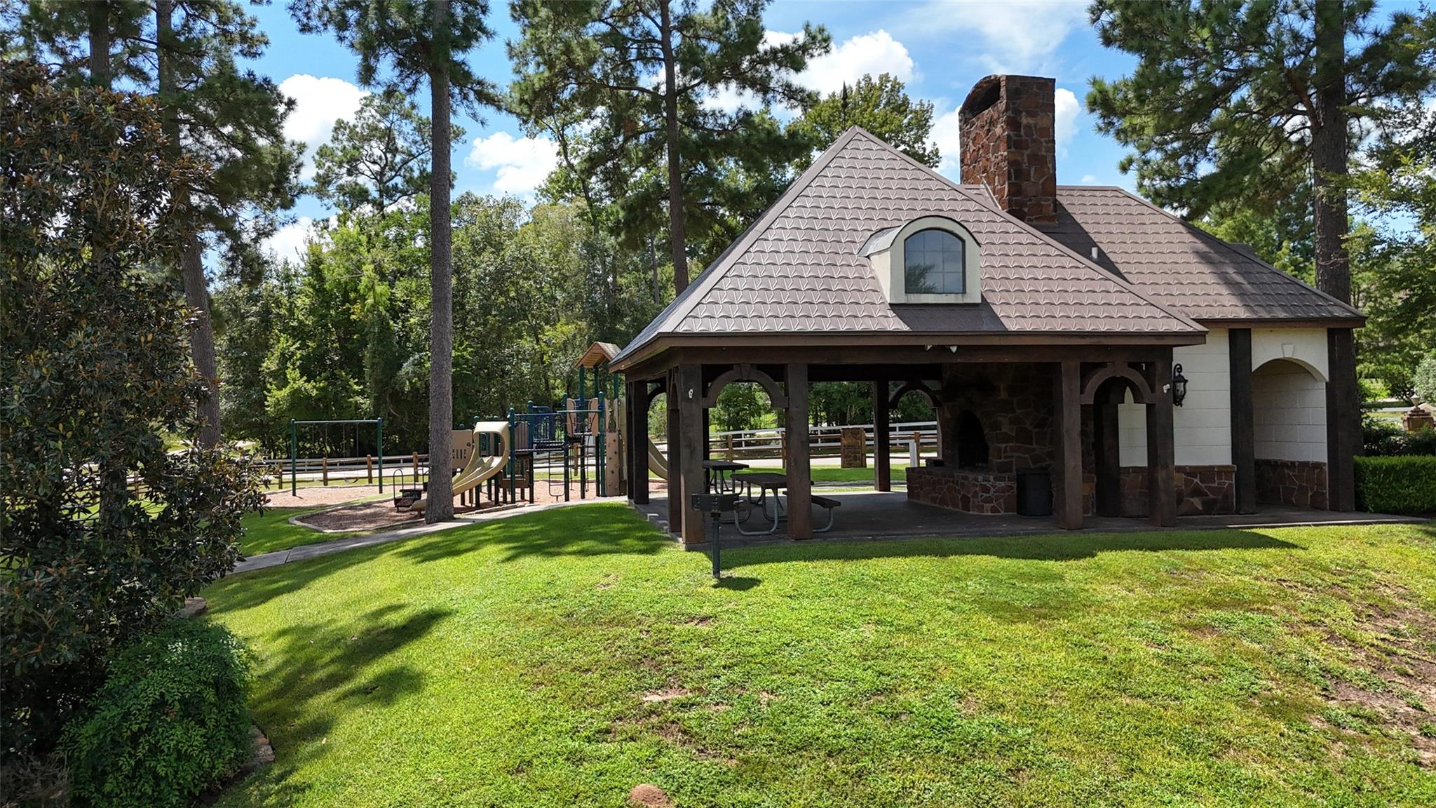 Conroe, Texas, 77304, United States, 5 Bedrooms Bedrooms, ,4 BathroomsBathrooms,Residential,Forsale,1953074