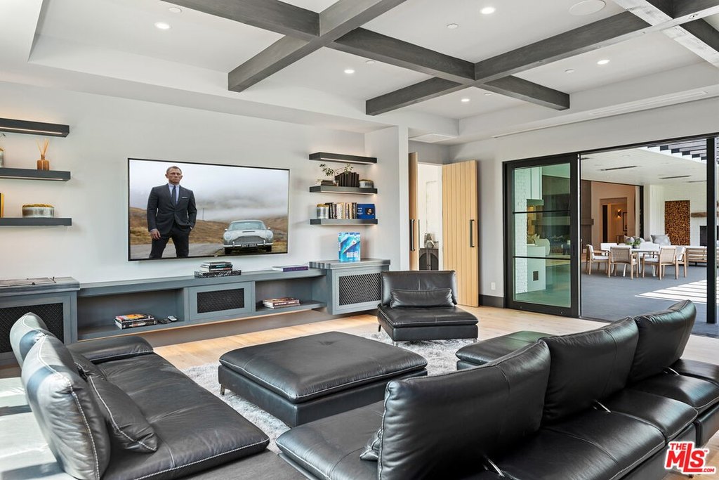 Malibu, California, 90265, United States, 4 Bedrooms Bedrooms, ,4.5 BathroomsBathrooms,Residential,Forsale,1946208