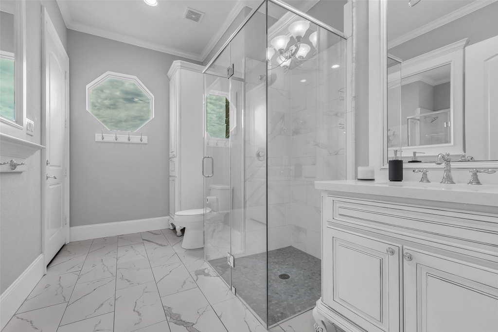 Livingston, Texas, 77351, United States, 6 Bedrooms Bedrooms, ,5 BathroomsBathrooms,Residential,Forsale,1889169