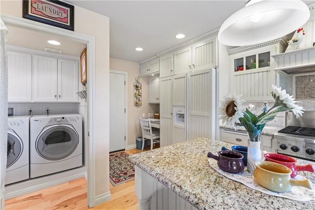 Lake Arrowhead, California, 92352, United States, 3 Bedrooms Bedrooms, ,3 BathroomsBathrooms,Residential,Forsale,1908061