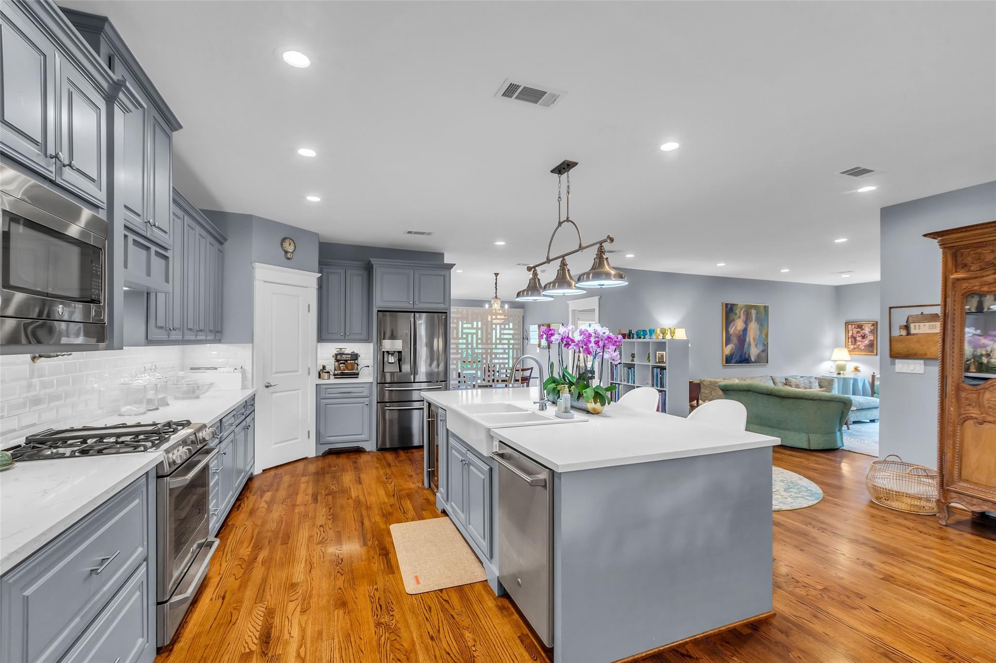 Houston, Texas, 77008, United States, 3 Bedrooms Bedrooms, ,3 BathroomsBathrooms,Residential,Forsale,1953077