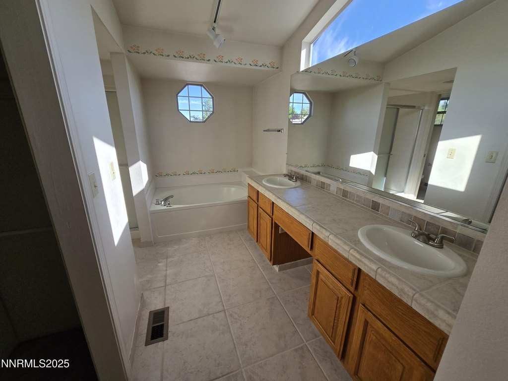 Reno, Nevada, 89511, United States, 4 Bedrooms Bedrooms, ,2.5 BathroomsBathrooms,Residential,Forsale,1910314