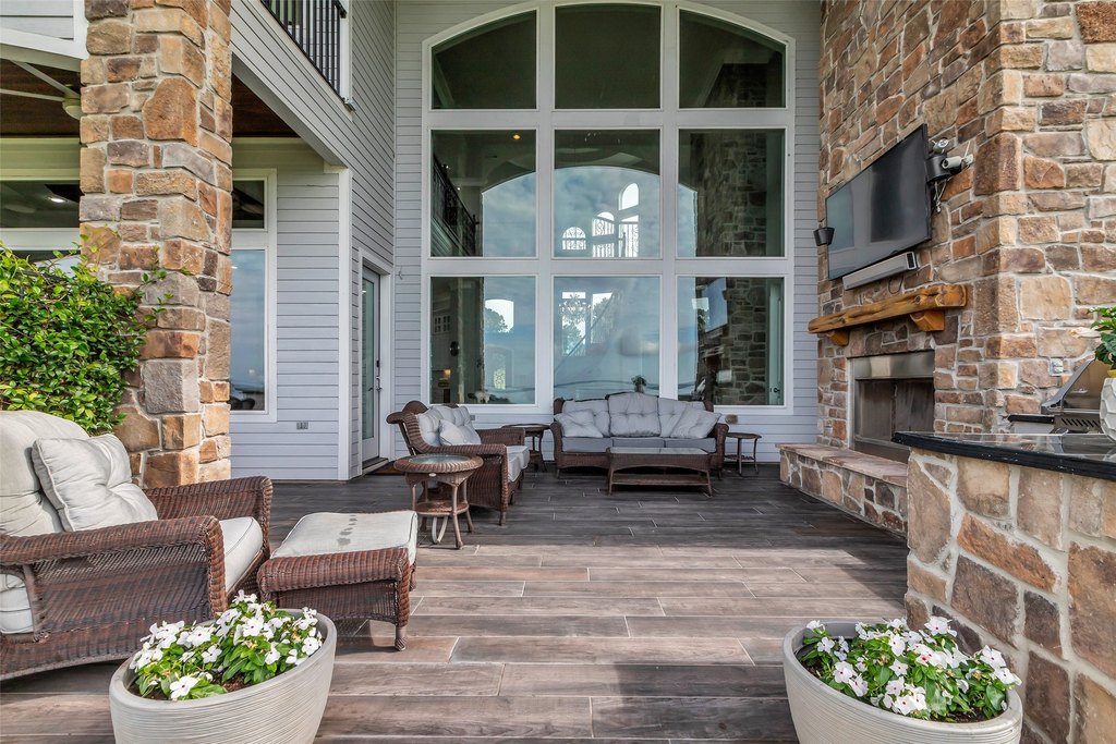 Livingston, Texas, 77351, United States, 6 Bedrooms Bedrooms, ,5 BathroomsBathrooms,Residential,Forsale,1889169