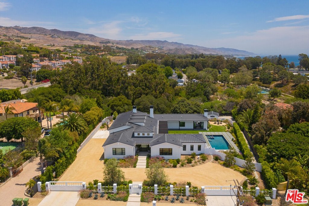 Malibu, California, 90265, United States, 4 Bedrooms Bedrooms, ,4.5 BathroomsBathrooms,Residential,Forsale,1946208