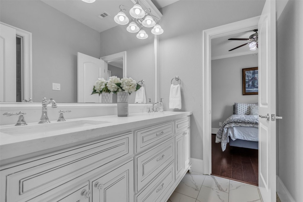 Livingston, Texas, 77351, United States, 6 Bedrooms Bedrooms, ,5 BathroomsBathrooms,Residential,Forsale,1889169