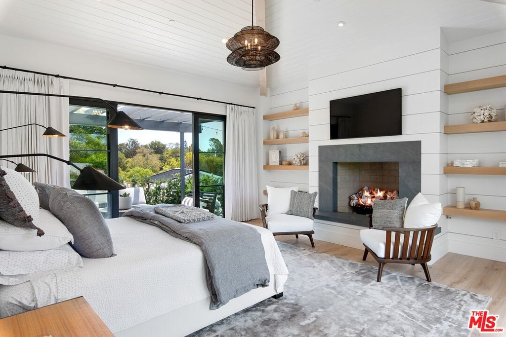 Malibu, California, 90265, United States, 4 Bedrooms Bedrooms, ,4.5 BathroomsBathrooms,Residential,Forsale,1946208