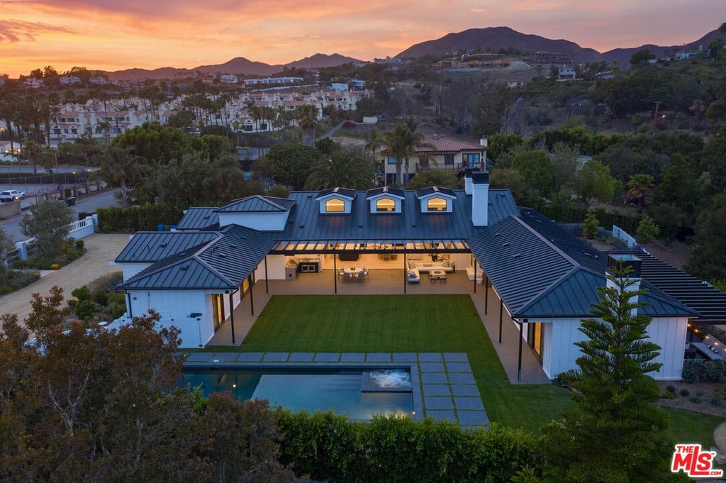 Malibu, California, 90265, United States, 4 Bedrooms Bedrooms, ,4.5 BathroomsBathrooms,Residential,Forsale,1946208