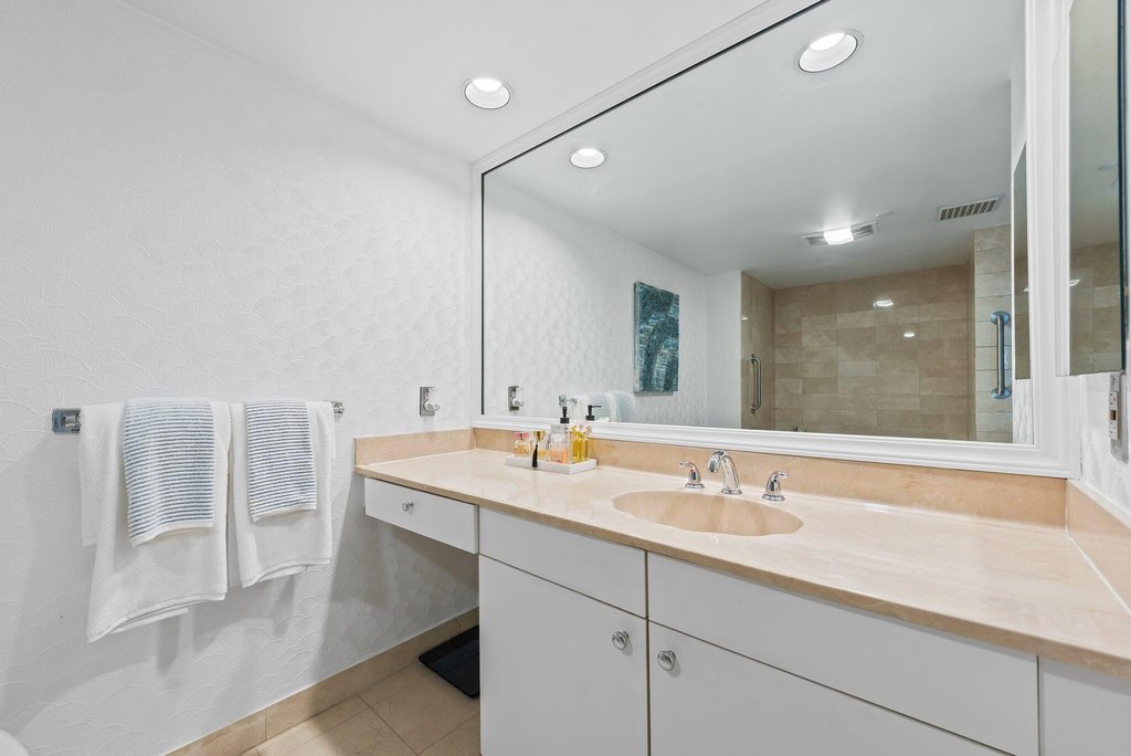 Highland Beach, Florida, 33487, United States, 3 Bedrooms Bedrooms, ,2 BathroomsBathrooms,Residential,Forsale,1886572