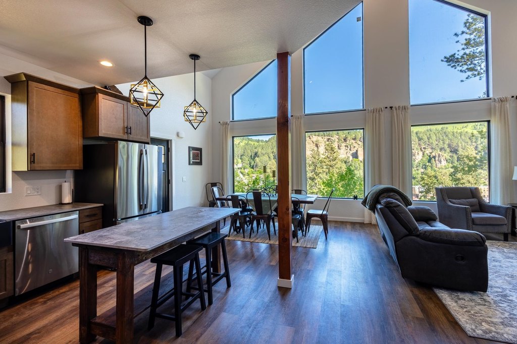 Deadwood, South Dakota, 57732, United States, 3 Bedrooms Bedrooms, ,2.5 BathroomsBathrooms,Residential,Forsale,1945958