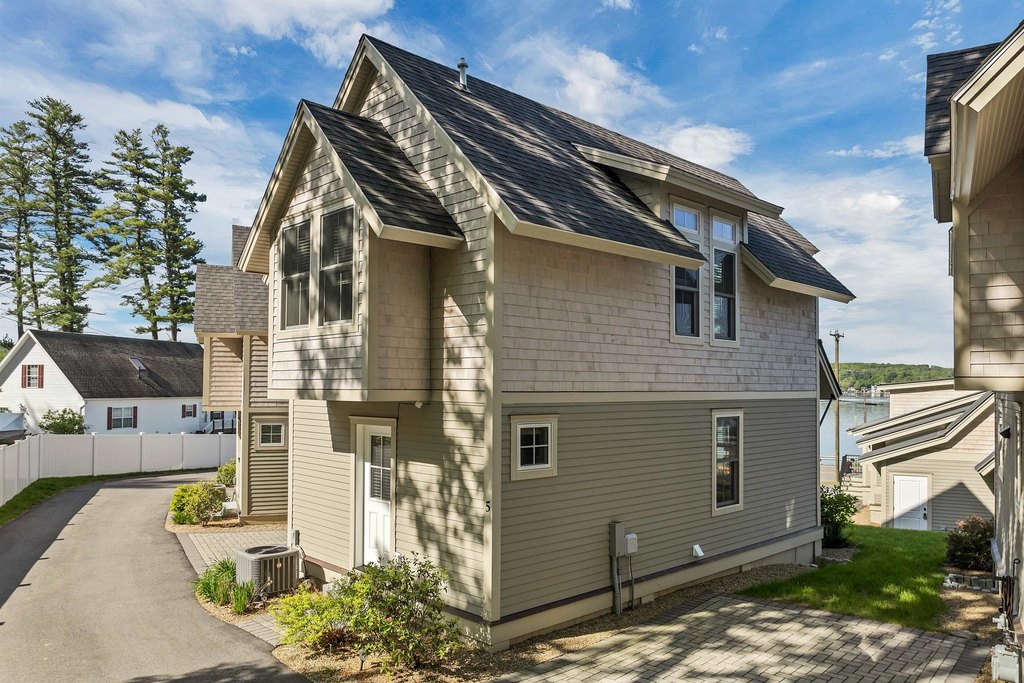 Laconia, New Hampshire, 03246, United States, 2 Bedrooms Bedrooms, ,2 BathroomsBathrooms,Residential,Forsale,1909966
